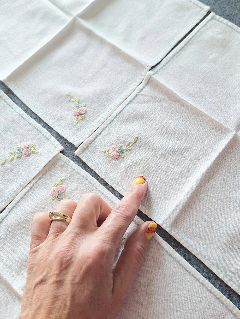 Vintage Handmade Embroidered Basket & Flowers Linen Tablecloth & Nakin Set